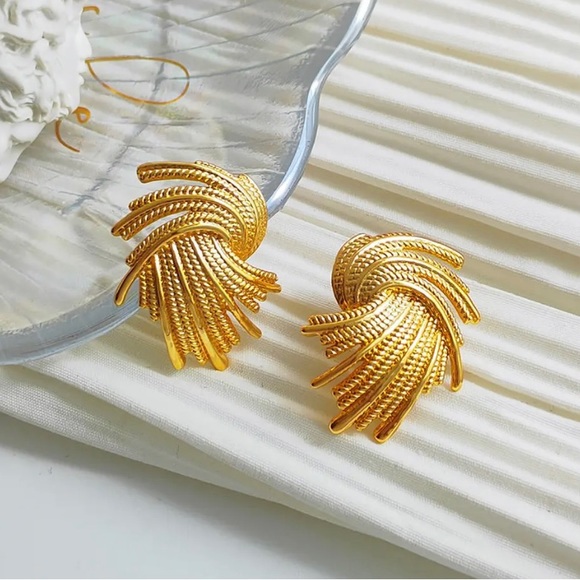 Boutique 9 | Jewelry | Elegant Geometric Gold Color Metal Drop Earrings ...